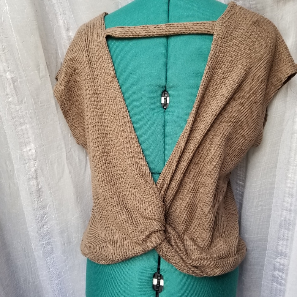 ✨Super soft twisted low back sweater